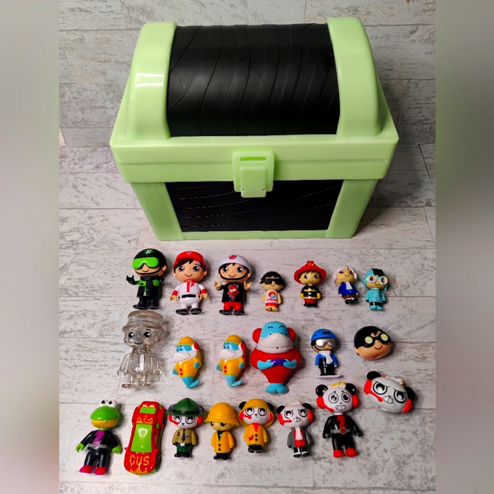 Ryan's World Action Figures With Glow in the Dark Treasure Chest